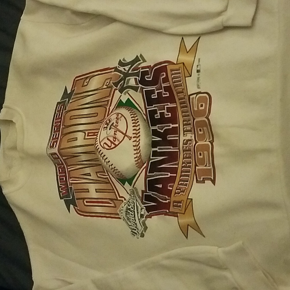 Size large Vintage Yankees.  1996 World Series Vintage Crewneck.